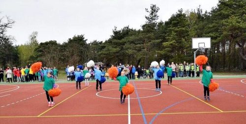 Uroczystość otwarcia boiska wielofunkcyjnego w Szkole Stowarzyszenia Przyjaciół Szkół Katolickich w Warząchewce Polskiej