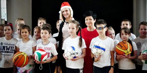 Mikołajkowy prezent od Ministra Sportu dla uczniów Zespołu Szkół Katolickich we Włocławku
