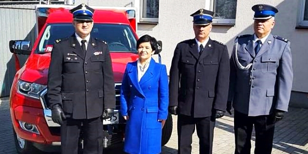 Ochotnicza Straż Pożarna w Chełmicy Cukrowni otrzymała nowy samochód marki Ford Ranger