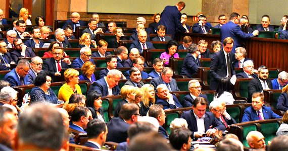 Sejm przyjął ustawę wprowadzającą Mały ZUS