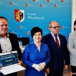 Wręczenie czeków dla samorządowców Powiatu Włocławskiego