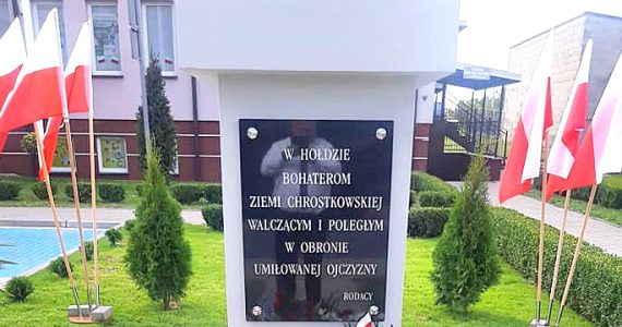 Uroczystość odsłonięcia pomnika w hołdzie Bohaterów walczącym o wolną Polskę