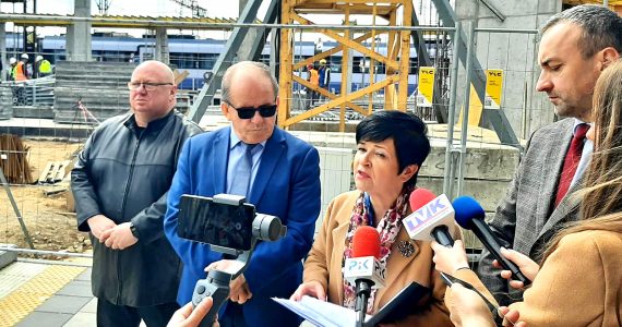 Konferencja prasowa nt. braku wystarczającej dostępności połączeń kolejowych w województwie