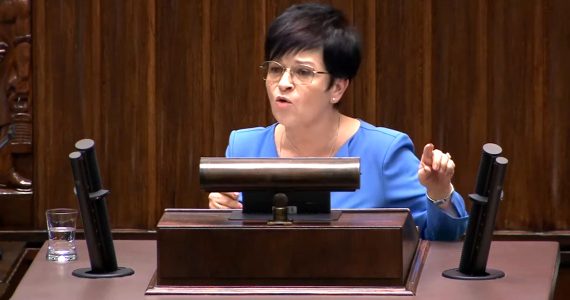 Poseł Joanna Borowiak odpowiedziała opozycji z mównicy Sejmowej